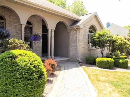 3731 Westwood Ln, Manitowoc WI 54220-1661 exterior