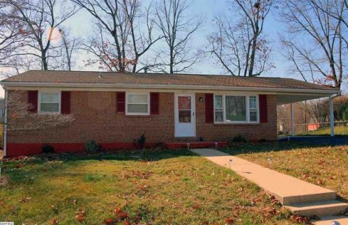 611 Hilltop Dr, Staunton, VA 24401-4861