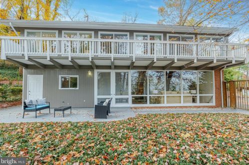 5837 Biscayne Dr, Alexandria VA  22303-1925 exterior