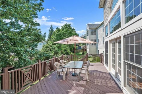 10907 Lamplighter Ln, Rockville MD 20854-2763 exterior