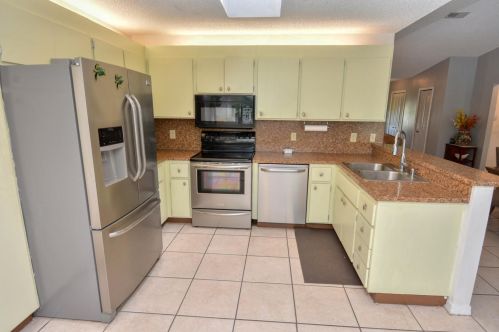 834 Walters Ter, Fort Pierce FL 34983-3963 exterior