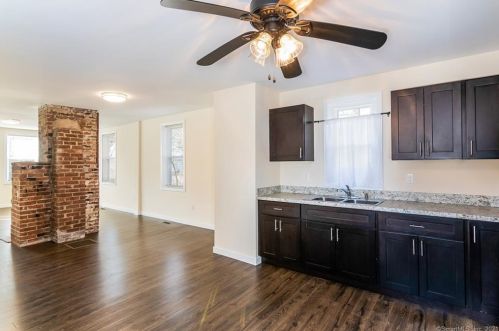 53 Main St, Deep River CT 06417-1804 exterior