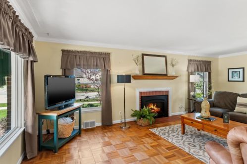 7131 Auburn Ave, Milwaukee WI 53213-3116 exterior