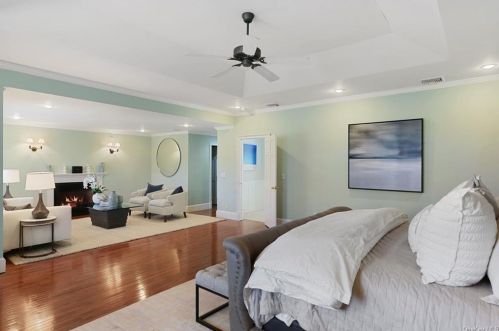 6 Long Pond Rd, Armonk NY 10504-2626 exterior