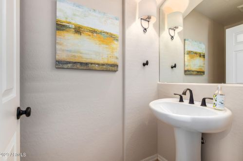 5255 Estevan Rd, Phoenix AZ 85054-7116 exterior