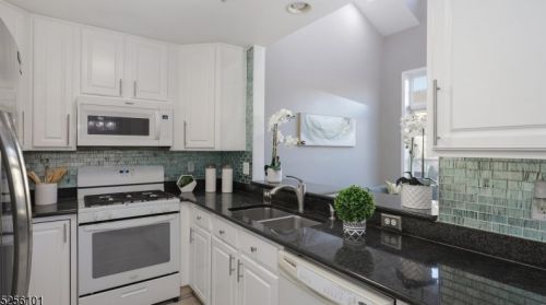 406 Donato Cir, Scotch Plains NJ 07076-1068 exterior