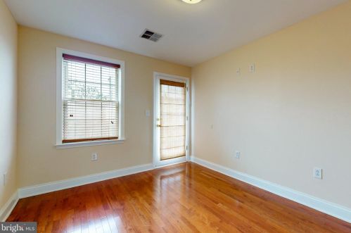 2720 10th St, Philadelphia PA 19133-1511 exterior