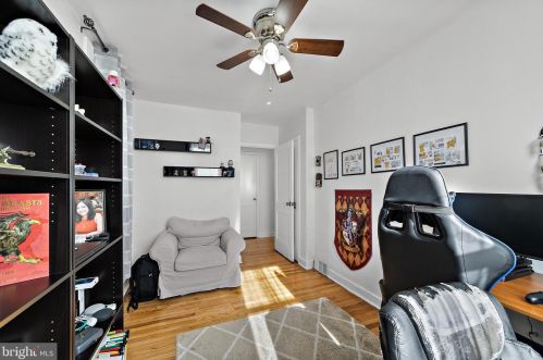 1024 Knorr St, Philadelphia PA 19111-4932 exterior