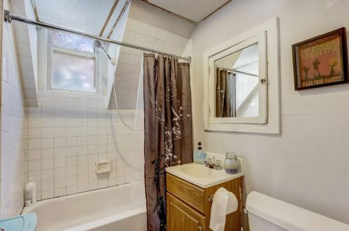 2943 Newhall St, Milwaukee WI 53211-3224 exterior