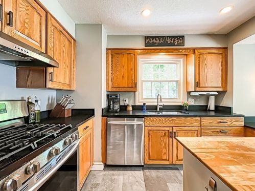 73 Allen Rd, Springfield, MA 01106-1322