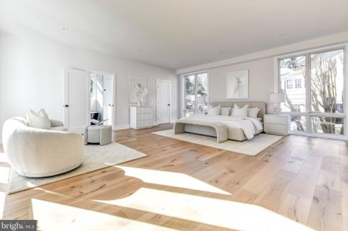 4624 Asbury Pl, Washington DC  20016-4325 exterior