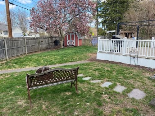 22 Grand St, Enfield CT 06082-4627 exterior