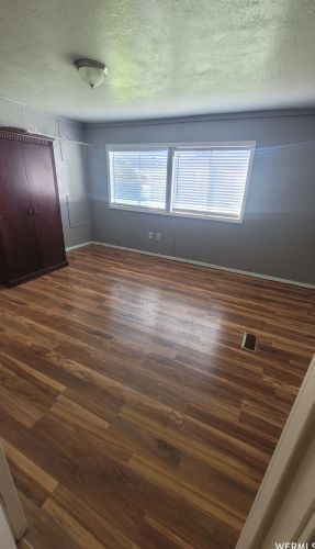 4 Tiny Wood Dr, Sandy UT 84070-2636 exterior