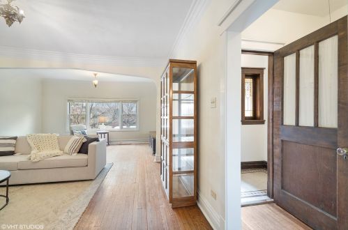 2858 Giddings St, Chicago, IL 60625-3762