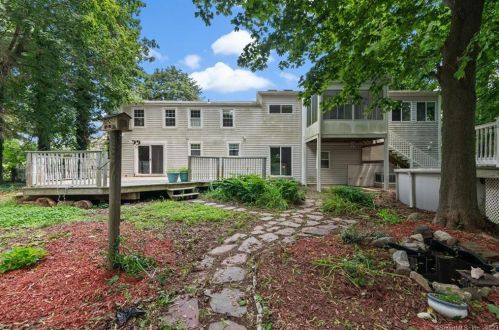 971 Farms Rd, Wallingford CT 06492-1807 exterior