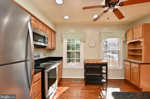 5648 Ridge View Dr, Alexandria VA  22310-1467 exterior