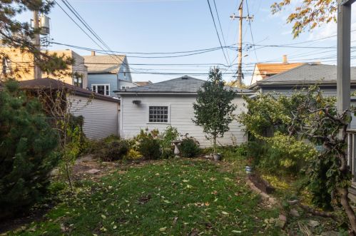 2014 Roscoe St, Chicago IL 60641-4015 exterior