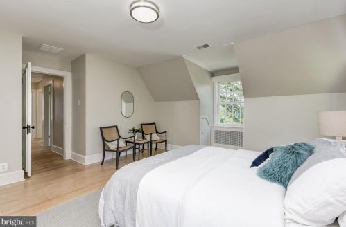 3912 Blackthorn St, Bethesda MD 20815-5056 exterior