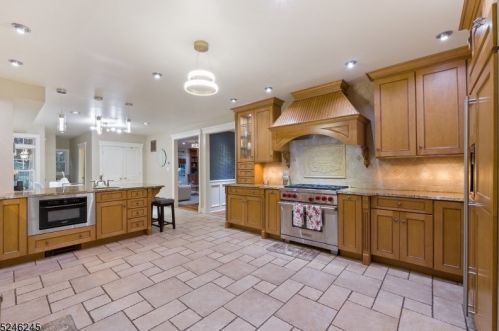 90 Spg Gdn Ave, Nutley NJ 07110-1507 exterior