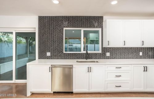 4735 24 St, Phoenix AZ 85016-4837 exterior