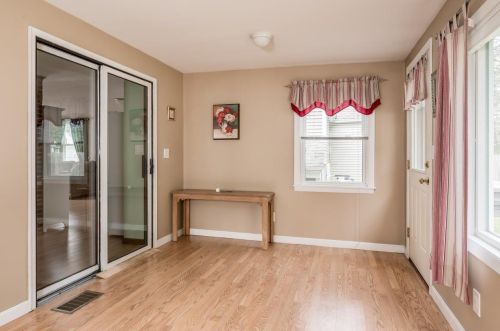 7 Cranbrook Ln, Dover NH 03820-2005 exterior