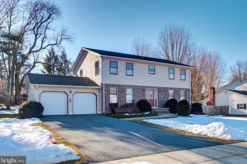 11 Cavalier Dr, Trenton, NJ 08619-1357