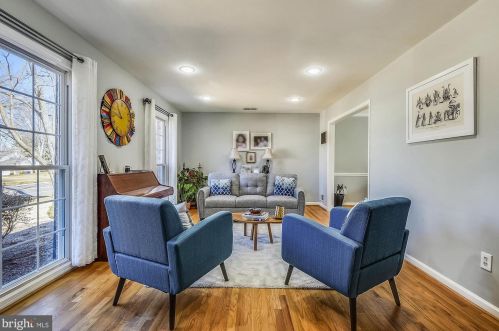 9104 Fls Chapel Way, Rockville MD 20854-2455 exterior