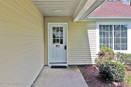 10 Norwick Ct, Lacey, NJ 08731-5607