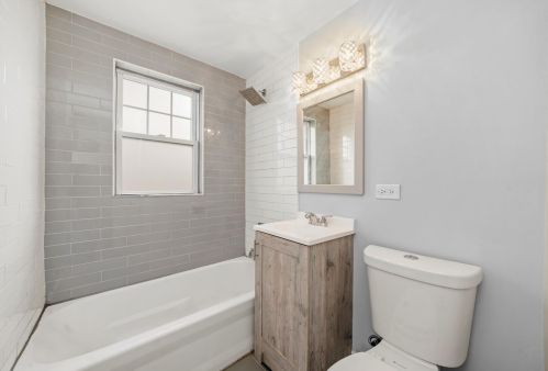 7339 Washtenaw Ave, Chicago IL 60645-1401 exterior