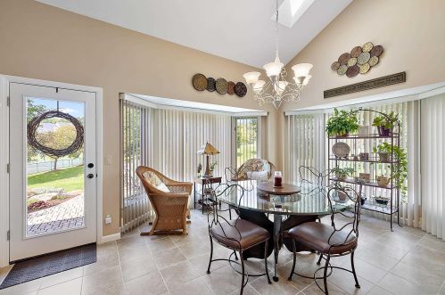 1039 Bloomview Cir, Rochester MI 48307-1728 exterior