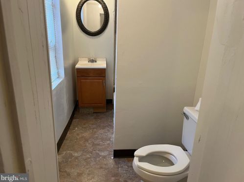 2038 5 St, Philadelphia PA 19148-2548 exterior