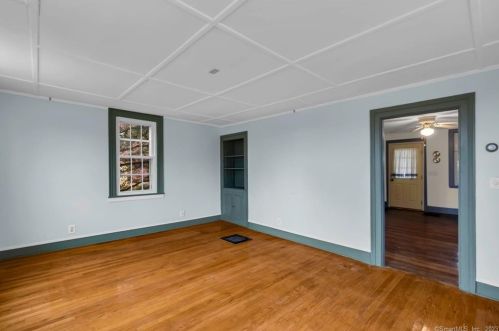 83 Maple St, Ellington CT  06029-3350 exterior