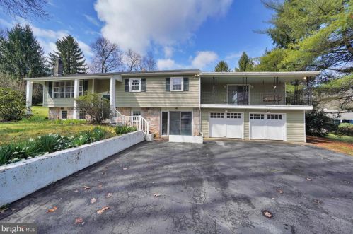 2021 Young Rd, Pottstown, PA 19465-8652