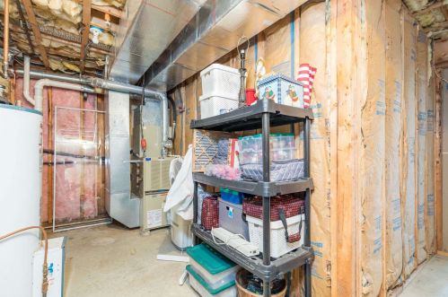 8 Frd Lndg Dr, Dover NH 03820-4552 exterior