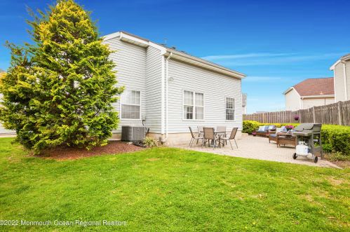 200 Kentucky Way, East Freehold NJ 07728-4656 exterior