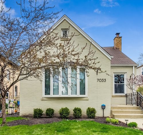 7033 Leoti Ave, Chicago, IL 60646-1113
