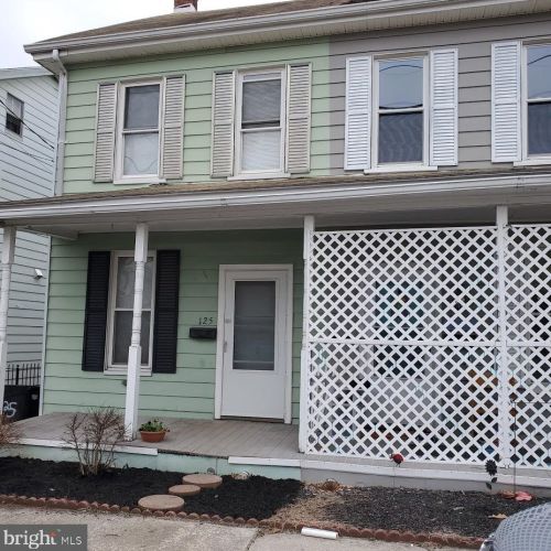 125 Railroad St, Hummelstown, PA 17036-2116
