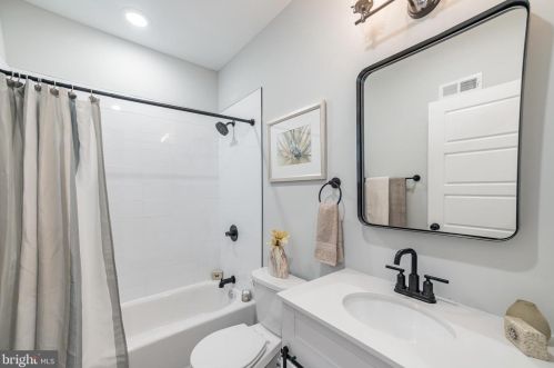 4207 Houghton St, Philadelphia PA  19128-1722 exterior