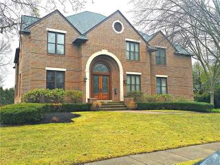 1895 Kenwood Ct, Bham, MI 48009-1105