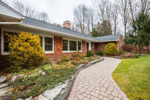 62 Cooper Rd, Parsippany, NJ 07834-3419