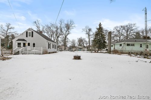 2533 Philo Ave, Meskegon MI 49441-1229 exterior