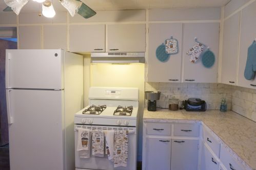 826 Raynor Ave, Joliet IL 60436-2027 exterior