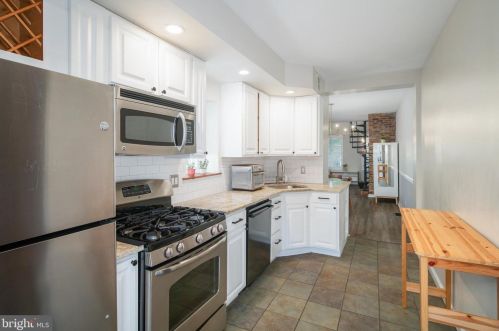 807 18 St, Philadelphia PA 19130-1502 exterior