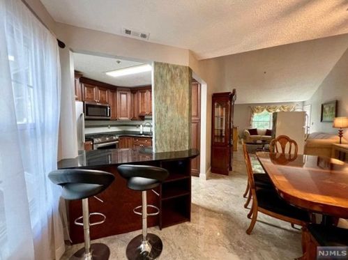 1029 Castle Rd, Mahwah NJ  07430-3256 exterior