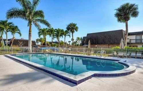 104 Lake Point Ln, Naples FL 34112-7065 exterior