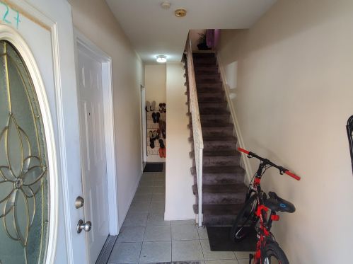 527 43rd St, Union City, NJ 07087-2611