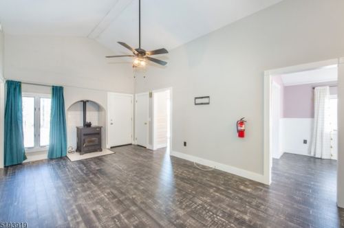 4 Musconetcong Ave, Hopatcong NJ  07843-1610 exterior