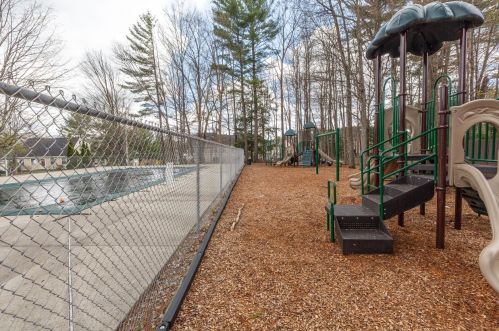 49 Bluffs Dr, Concord NH  03303-1579 exterior