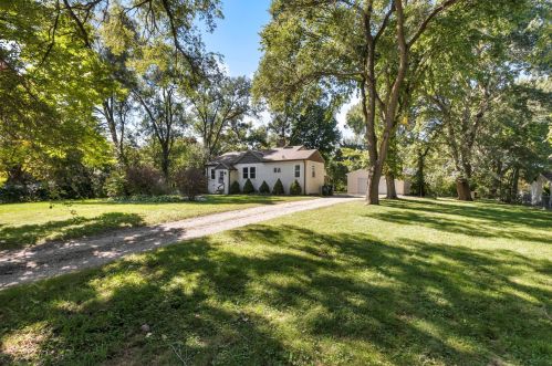 38318 De Woody Rd, Waukegan IL 60087-1507 exterior