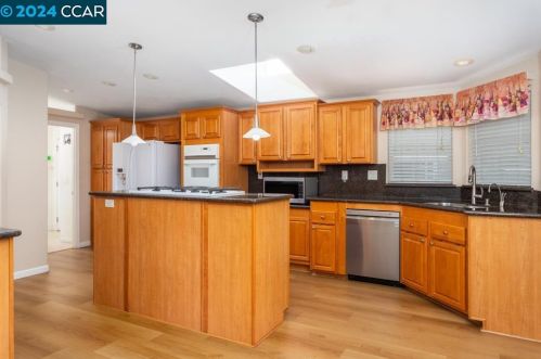 2172 Dalis Dr, Concord CA  94520-5440 exterior